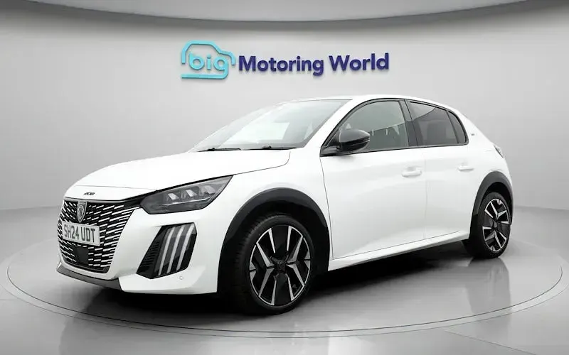 Used Peugeot 208 GT 102 HP (75 kW) 2024 White Hatchback