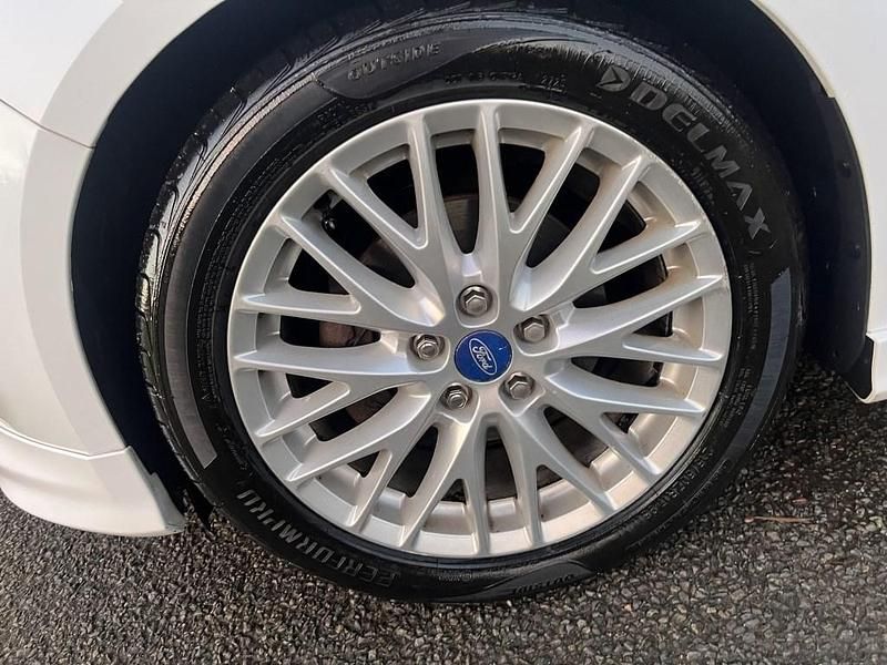 Used Ford Focus Zetec 115 HP (84 kW) 2012 White Hatchback