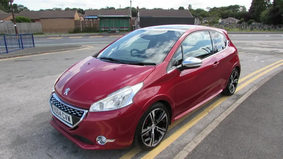 Used Peugeot 208 GTi 200 HP (147 kW) 2014 Red Hatchback