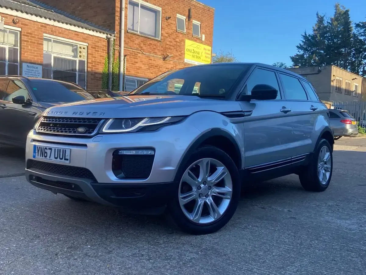 Used Land Rover Range Rover evoque SE 180 HP (132 kW) 2017 Silver Estate