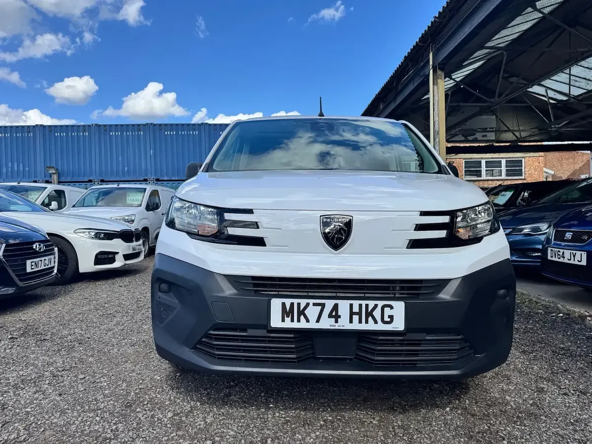 Used Peugeot Partner 131 HP (96 kW) 2024 White MPV