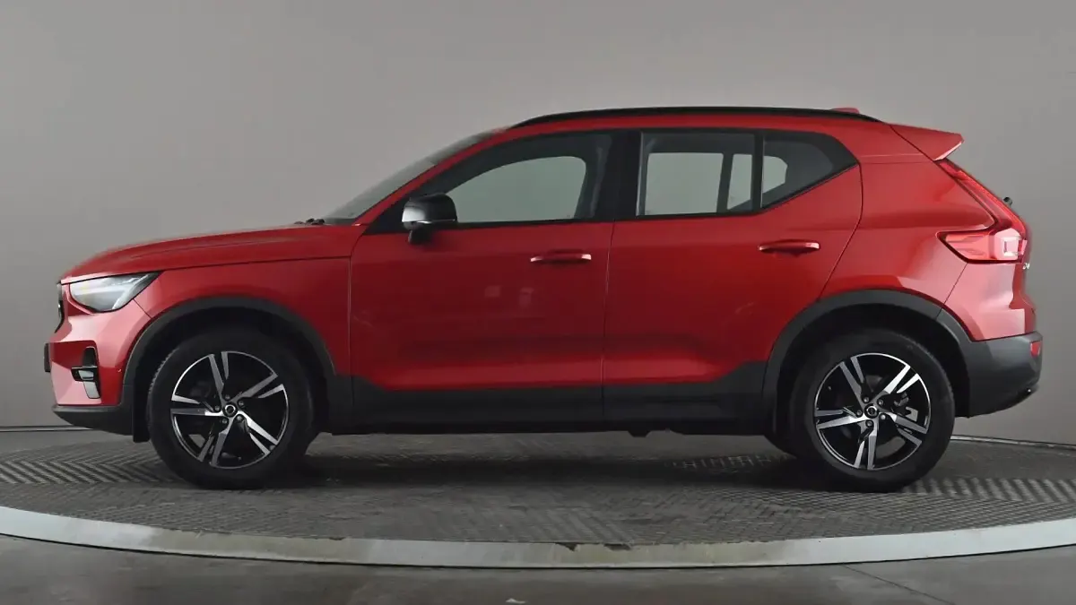Used Volvo XC40 Plus 163 HP (119 kW) 2023 Red SUV