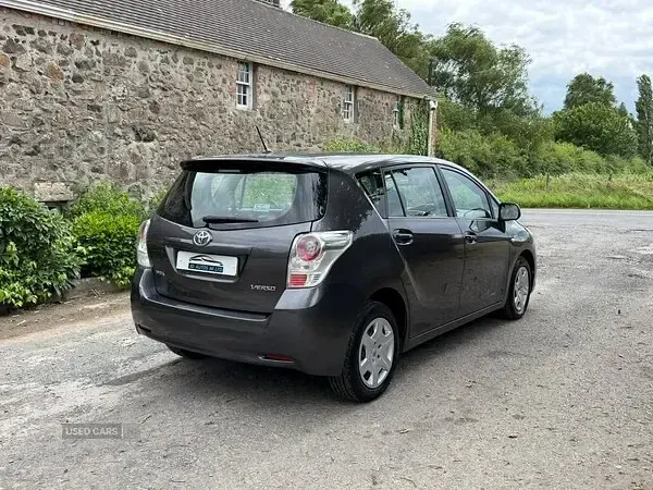 Used Toyota Verso T2 132 HP (97 kW) 2011 Grey MPV