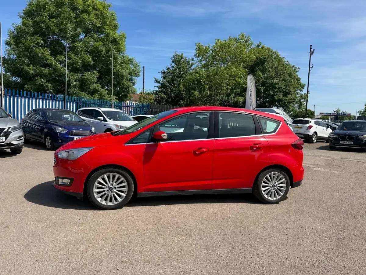 Käytetty Ford C-MAX Titanium 2018 Punainen Tila-auto