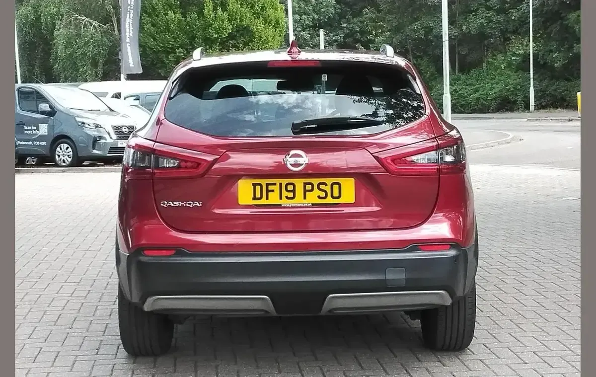 Used Nissan Qashqai N-Connecta 138 HP (101 kW) 2019 Red SUV