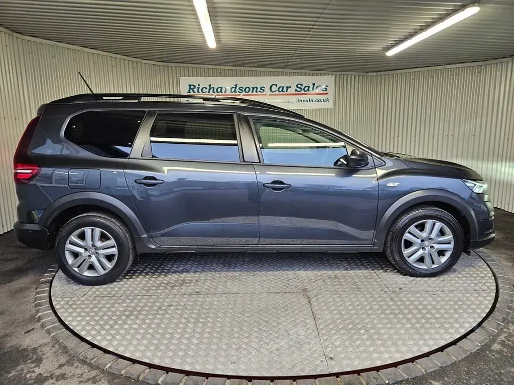 Usado Dacia Jogger Comfort 110 HP (80 kW) 2022 Cinzento Monovolume