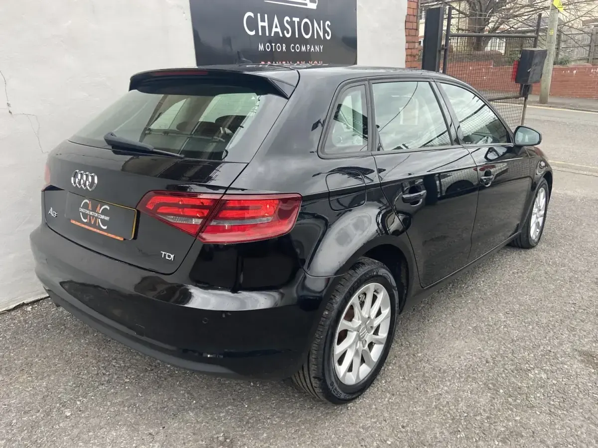 Begagnad Audi A3 110 HK (80 kW) 2014 Svart Halvkombi