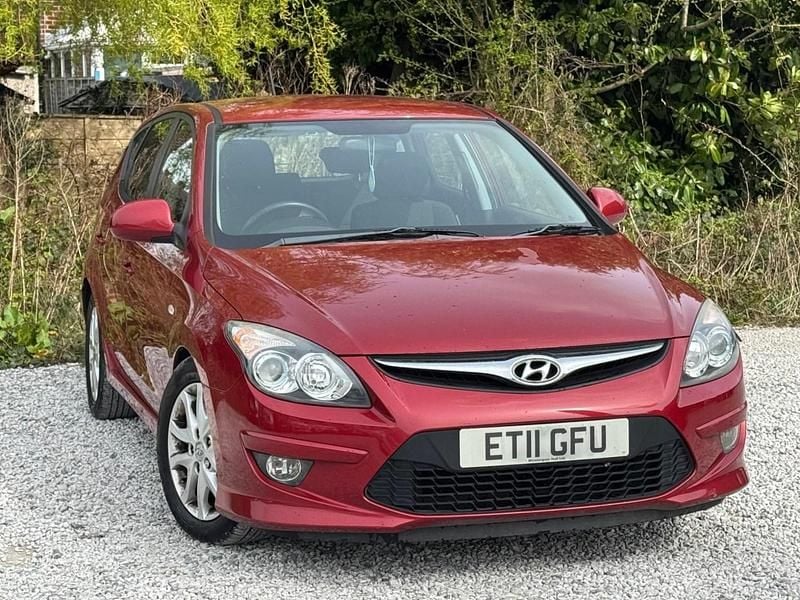Red Used 2011 Hyundai i30 Comfort Hatchback | £1,995 (Good price) - Image 1/3