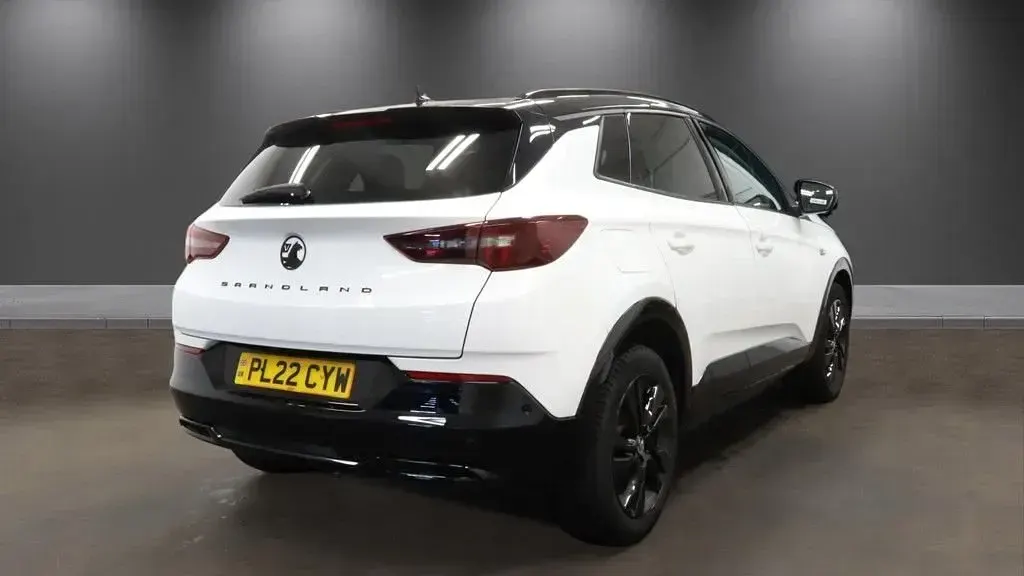 Used Vauxhall Grandland X GS Line 130 HP (95 kW) 2022 White SUV