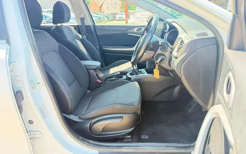 Used Kia Ceed 120 HP (88 kW) 2020 White Hatchback