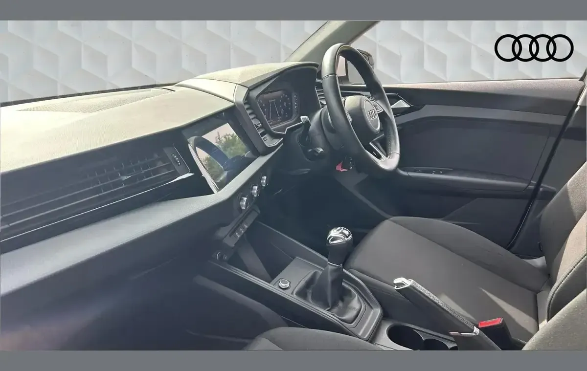 Used Audi A1 Design 94 HP (69 kW) 2021 White SUV