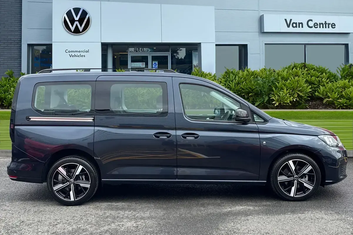 Used VW Caddy Maxi Life 122 HP (89 kW) 2025 Blue MPV