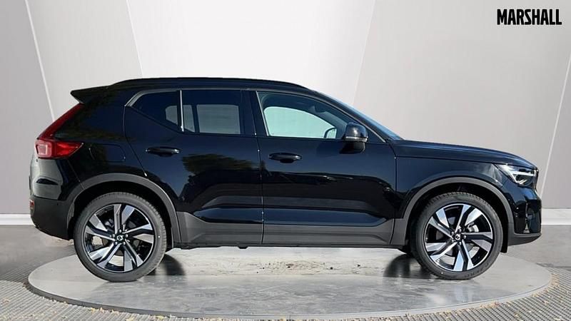 New Volvo XC40 Ultra 163 HP (119 kW) 2025 Metallic  onyx black SUV