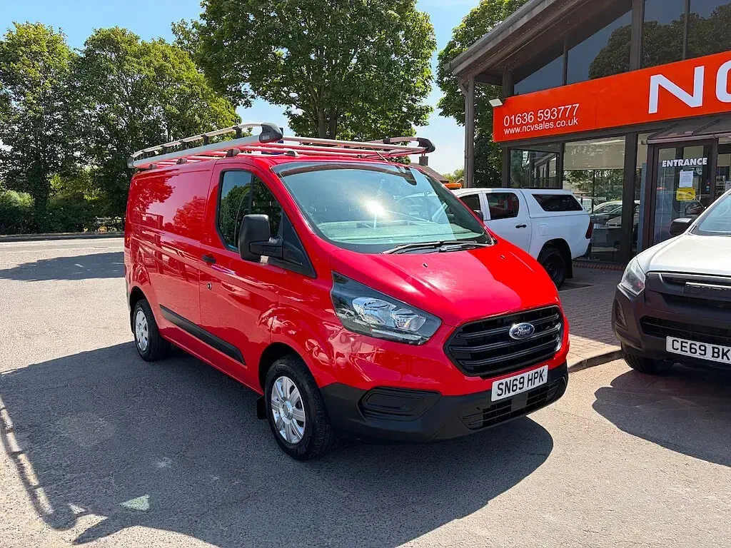 Used Ford Transit Custom 105 HP (77 kW) 2019 Red Van