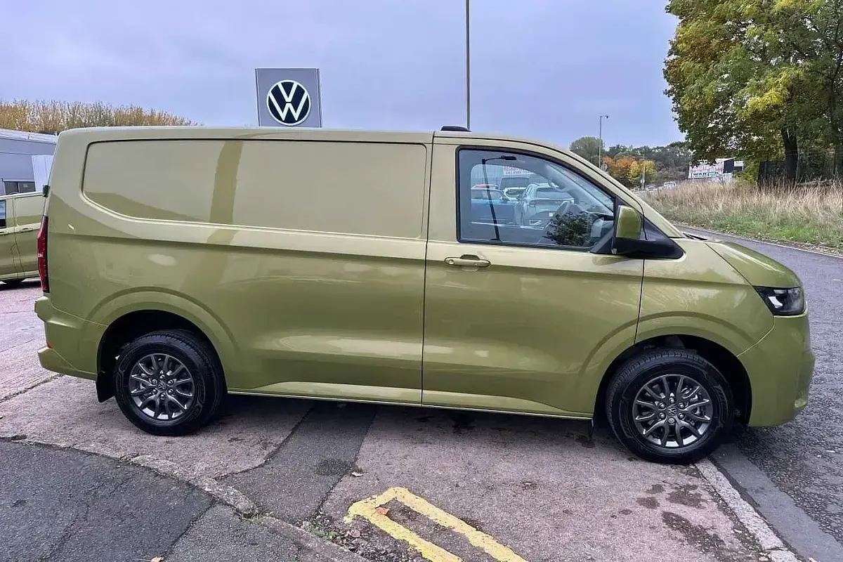 Ny VW Transporter Pro 2025 Grön Van