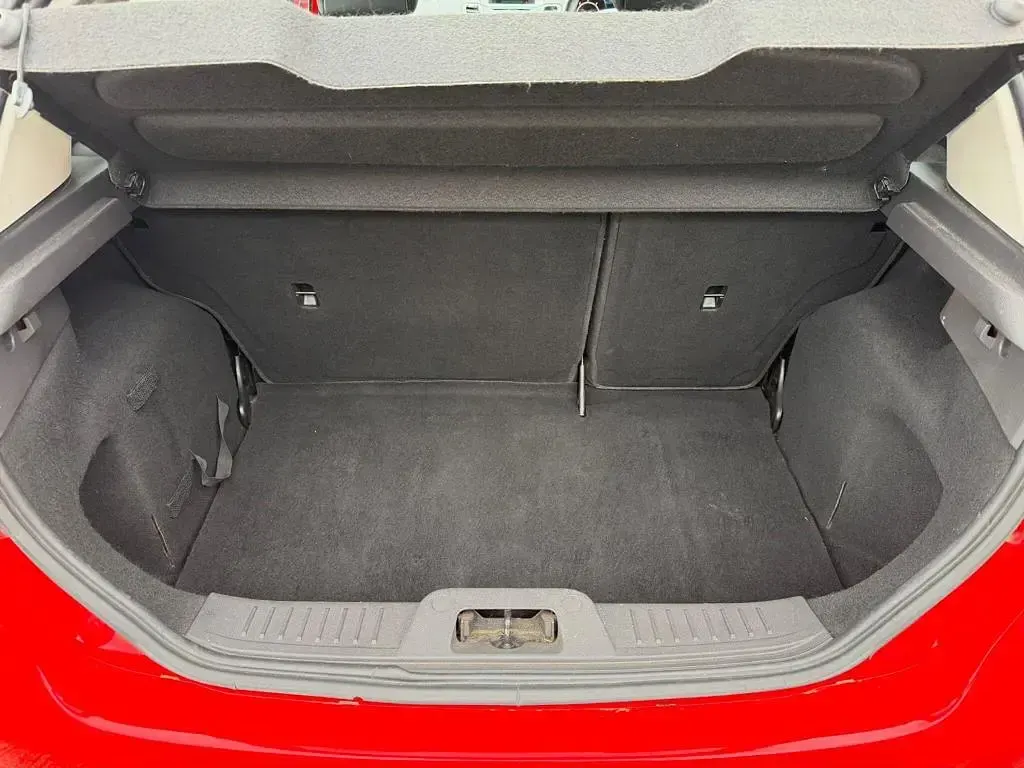Used Ford Fiesta Zetec 75 HP (55 kW) 2015 Red Hatchback