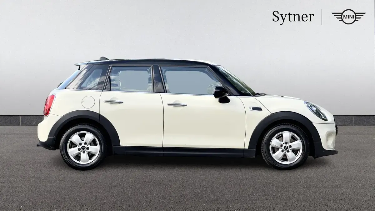 Usado Mini Cooper Classic 134 HP (98 kW) 2019 Branco Citadino