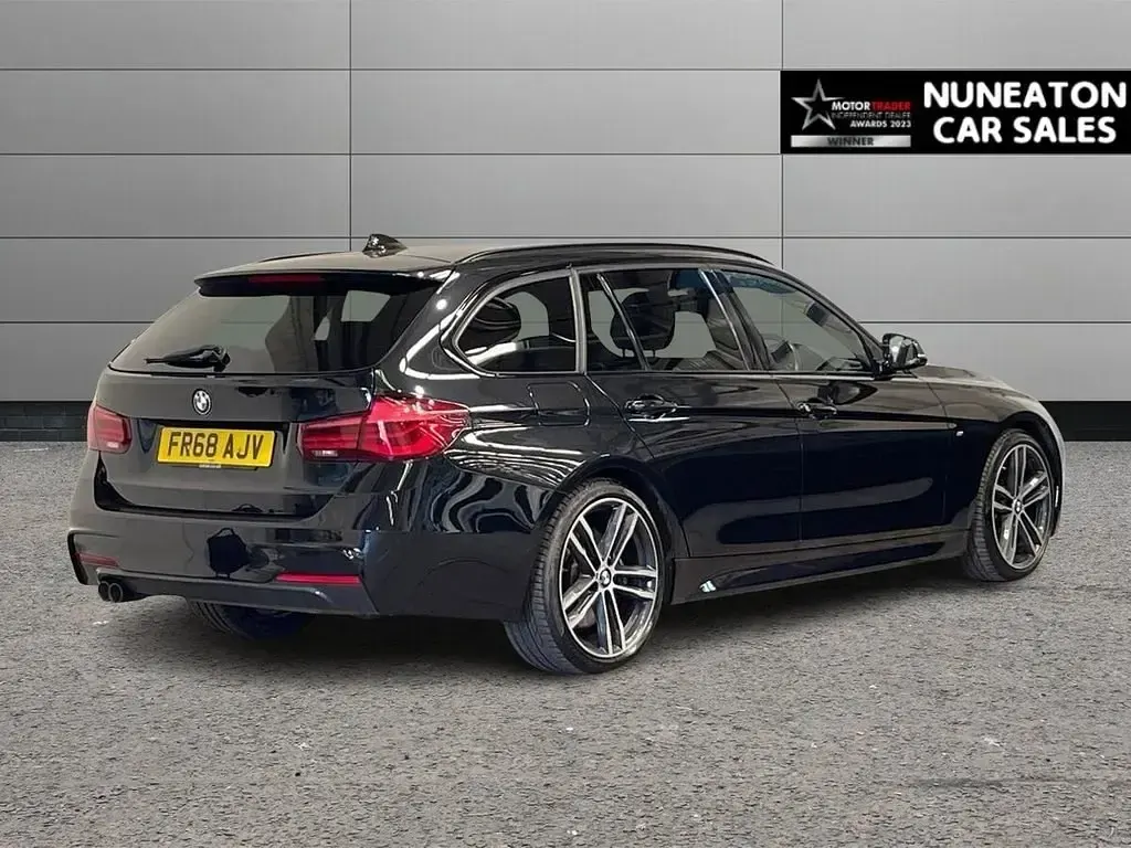 Usado BMW 320 M Sport 2019 Negro Familiar