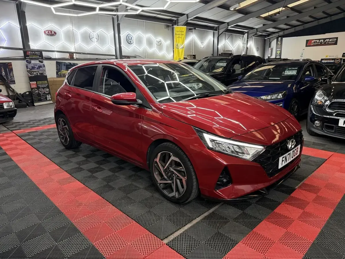 Used Hyundai i20 Premium 100 HP (73 kW) 2021 Red Hatchback