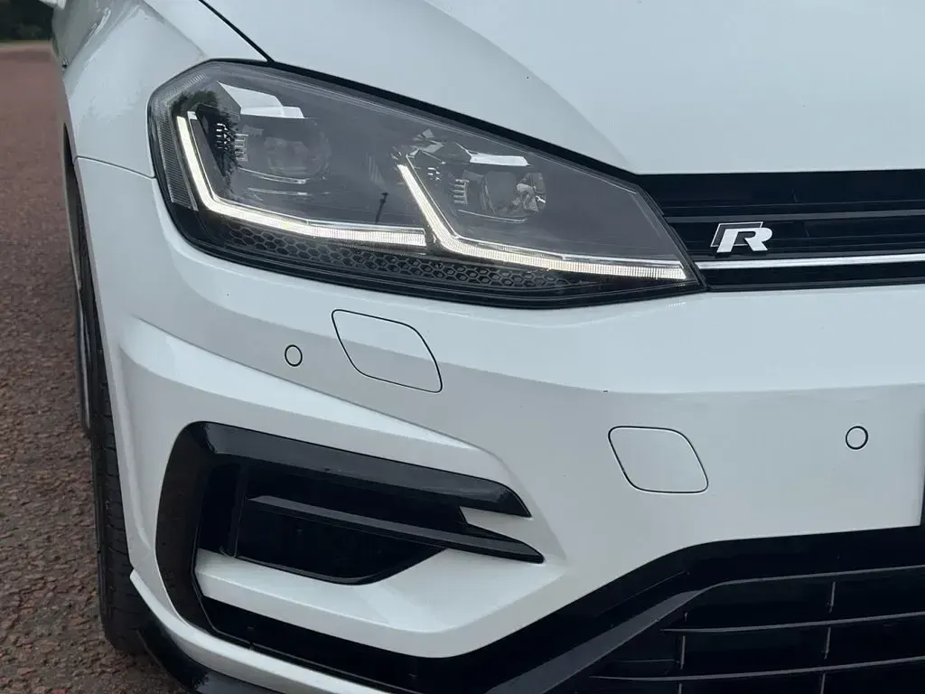 Used VW Golf VII R 300 HP (220 kW) 2019 White Hatchback