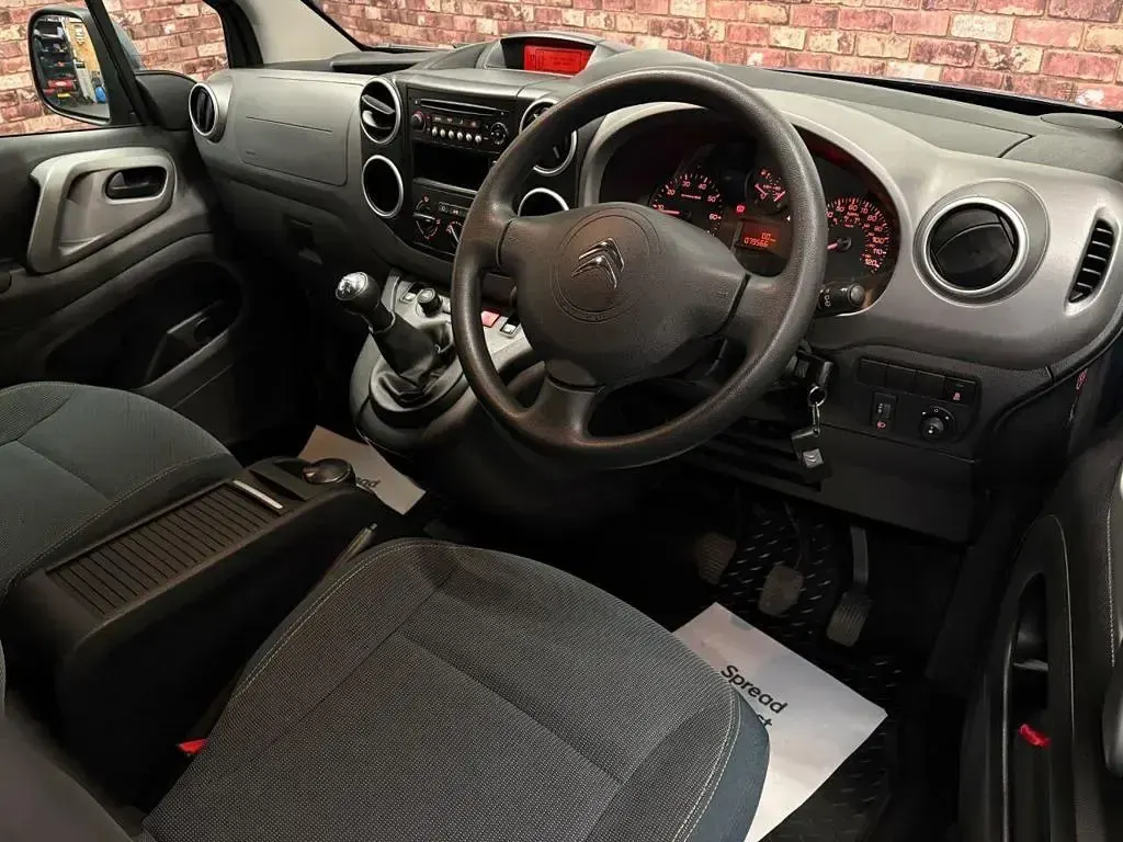 Used Citroën Berlingo Feel 100 HP (73 kW) 2018 Blue MPV