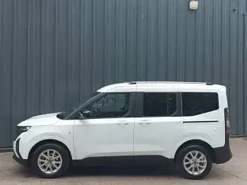 Used Ford Tourneo Titanium 125 HP (91 kW) 2025 White Estate