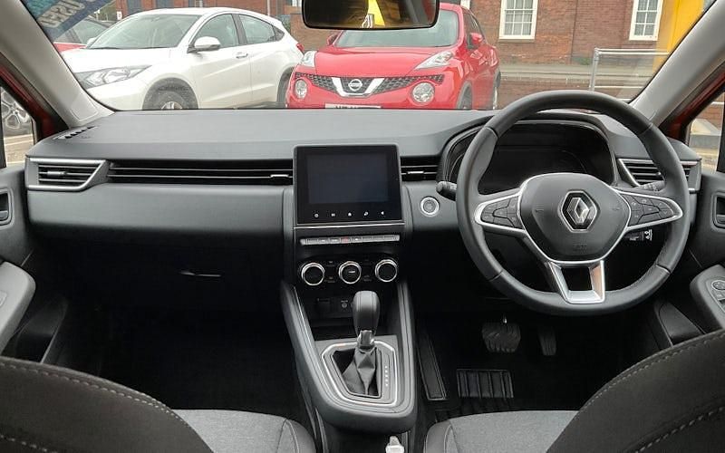 Używany Renault Clio V Iconic 140 KM (102 kW) 2022 Hatchback