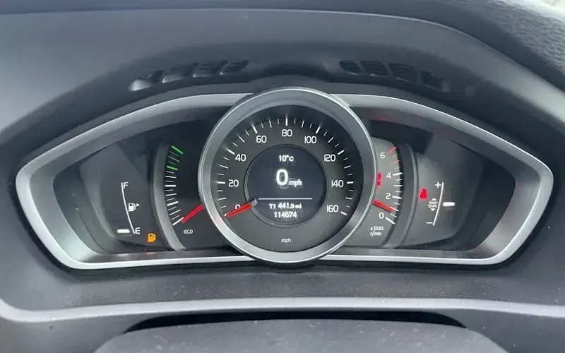 Used Volvo V40 SE 150 HP (110 kW) 2015 Silver Hatchback