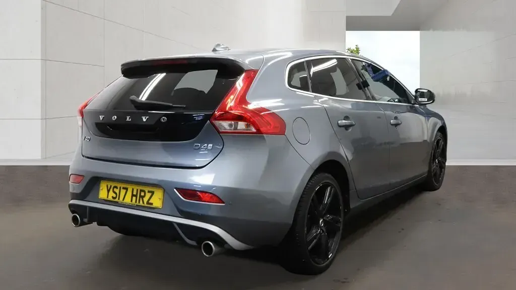 Used Volvo V40 R-Design Pro 190 HP (139 kW) 2017 Grey Hatchback