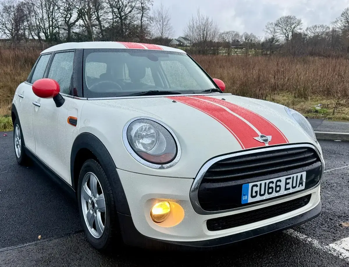 Used Mini Cooper Hatch 134 HP (98 kW) 2016 White Hatchback
