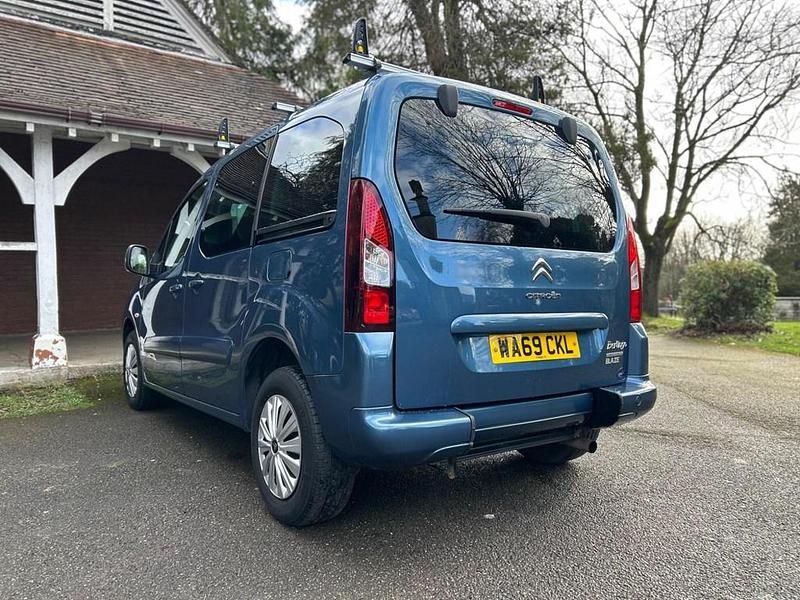 Usado Citroën Berlingo Feel 2019 Azul Monovolume