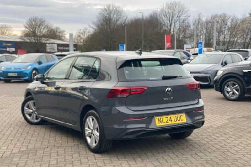 Second-hand VW Golf VIII 130 CP (95 kW) 2024