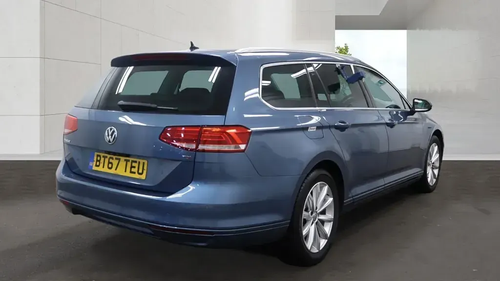 Used VW Passat Business 120 HP (88 kW) 2017 Blue Estate