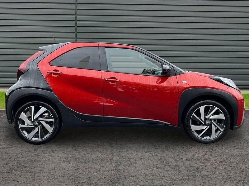 Used Toyota Aygo X 72 HP (52 kW) 2022 Red SUV