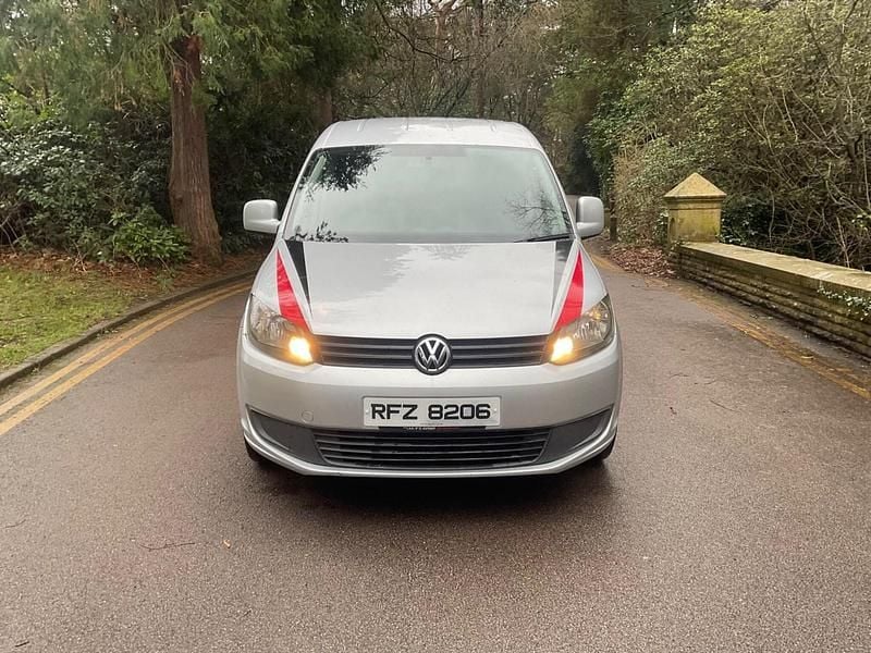 Usado VW Caddy Trendline 102 HP (75 kW) 2014 Prateado Monovolume