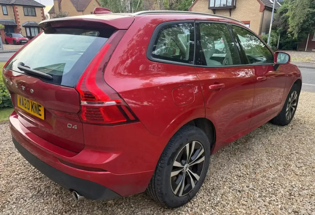 Used Volvo XC60 Momentum 2020 Red SUV
