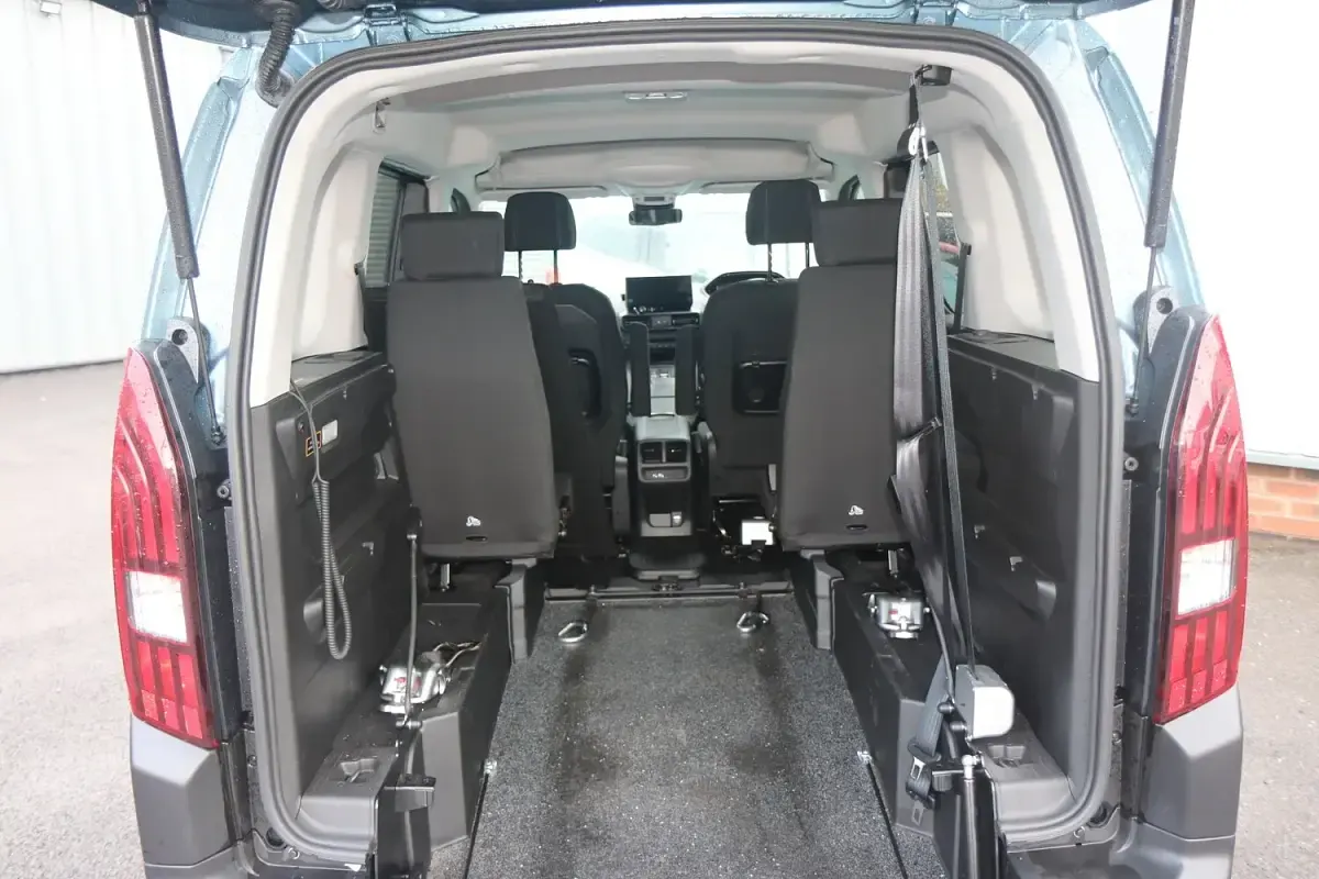 Used Peugeot Rifter Allure 131 HP (96 kW) 2025 Blue MPV