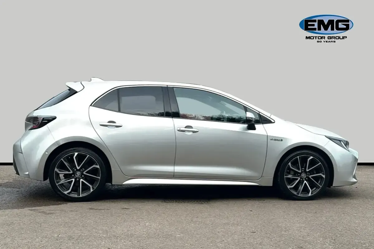 Begagnad Toyota Corolla 184 HK (135 kW) 2020 Silver Halvkombi