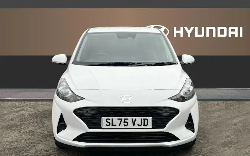 New Hyundai i10 Advanced 63 HP (46 kW) 2025 White Hatchback