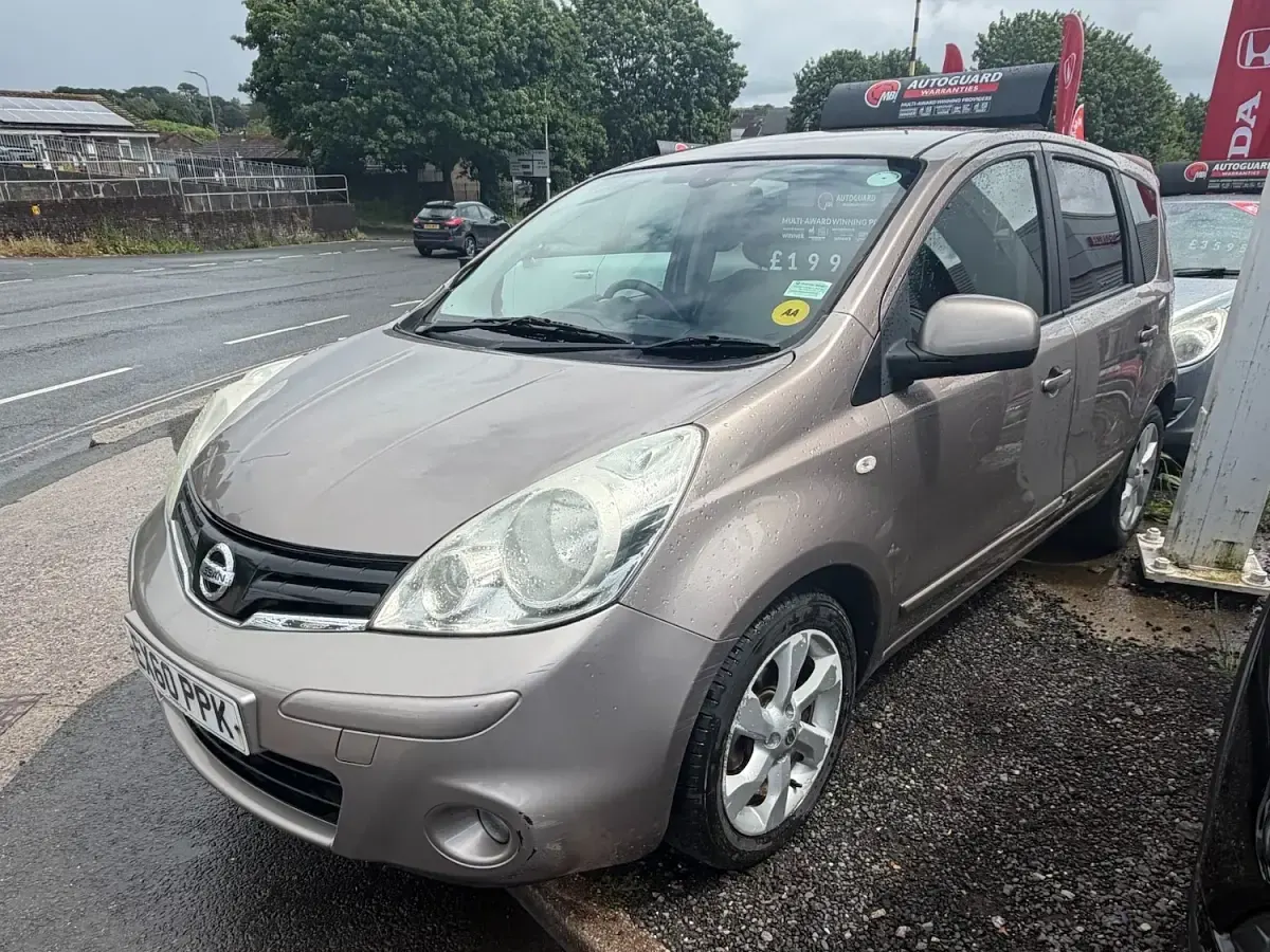 Used Nissan Note Tekna 90 HP (66 kW) 2010 Beige Hatchback