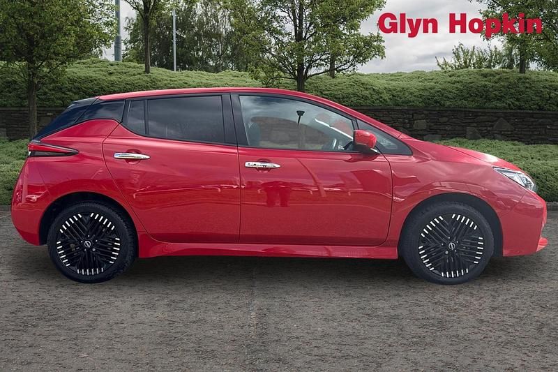 Used Nissan Leaf N-Connecta 160 kW (218 HP) 2022 Red Hatchback