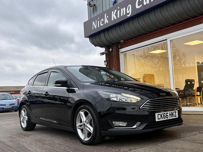 Used Ford Focus Titanium 120 HP (88 kW) 2016 Panther black Hatchback