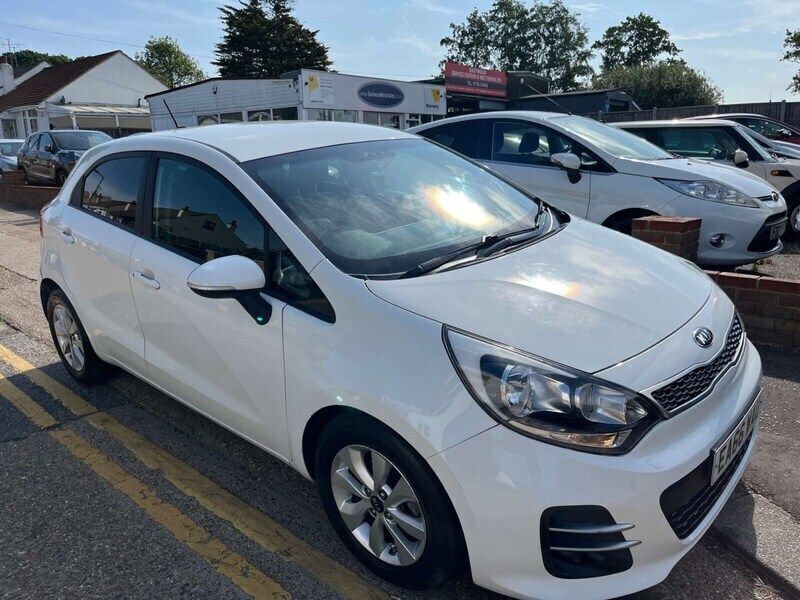 White Used 2016 Kia Rio Hatchback | £4,995 (Fair price) - Image 1/4