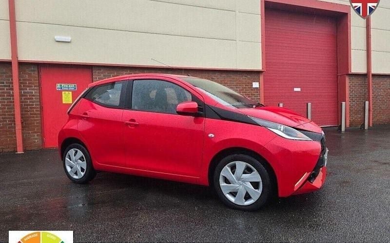 Usado Toyota Aygo X-play 69 HP (50 kW) 2018 Citadino