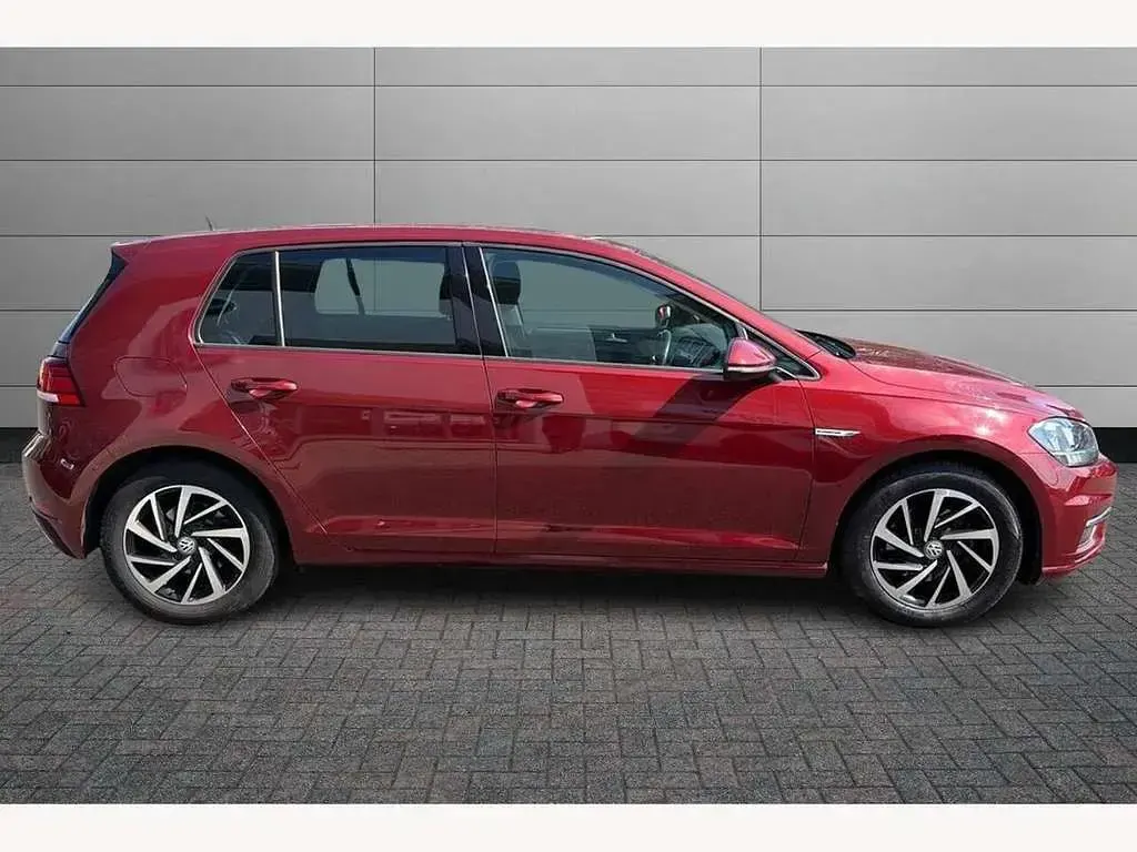 Used VW Golf VII Match 130 HP (95 kW) 2019 Red Hatchback