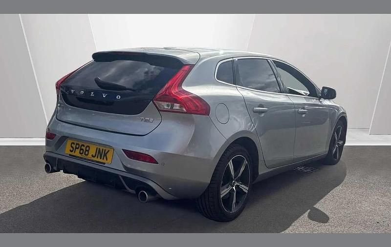 Used Volvo V40 R-Design 121 HP (88 kW) 2018 Silver Hatchback
