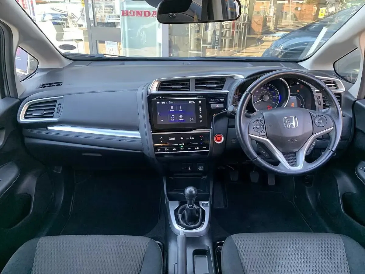 Used Honda Jazz EX 102 HP (75 kW) 2018 Lunar silver m Hatchback