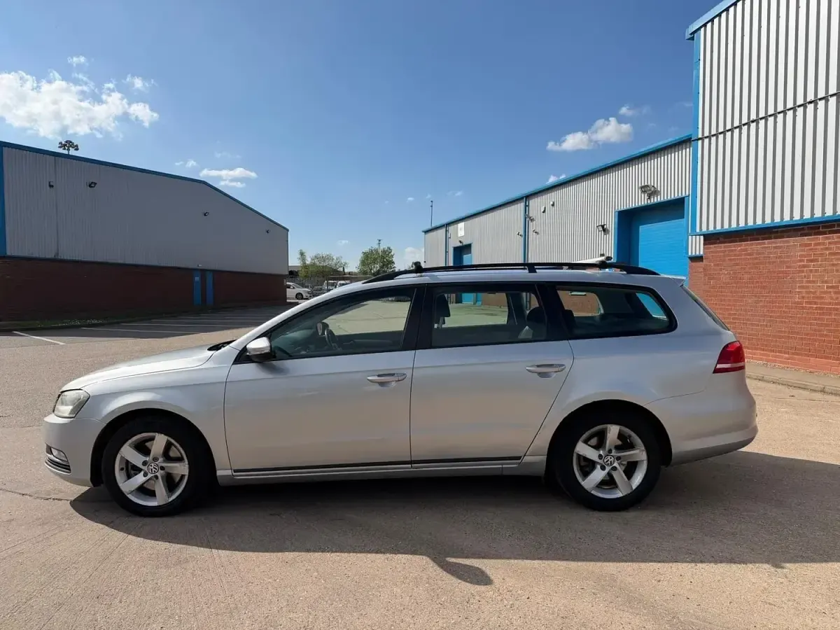 Usado VW Passat S 105 HP (77 kW) 2011 Prateado Carrinha
