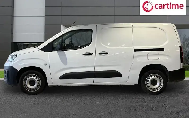 Used Citroën Berlingo 102 HP (75 kW) 2023 White MPV