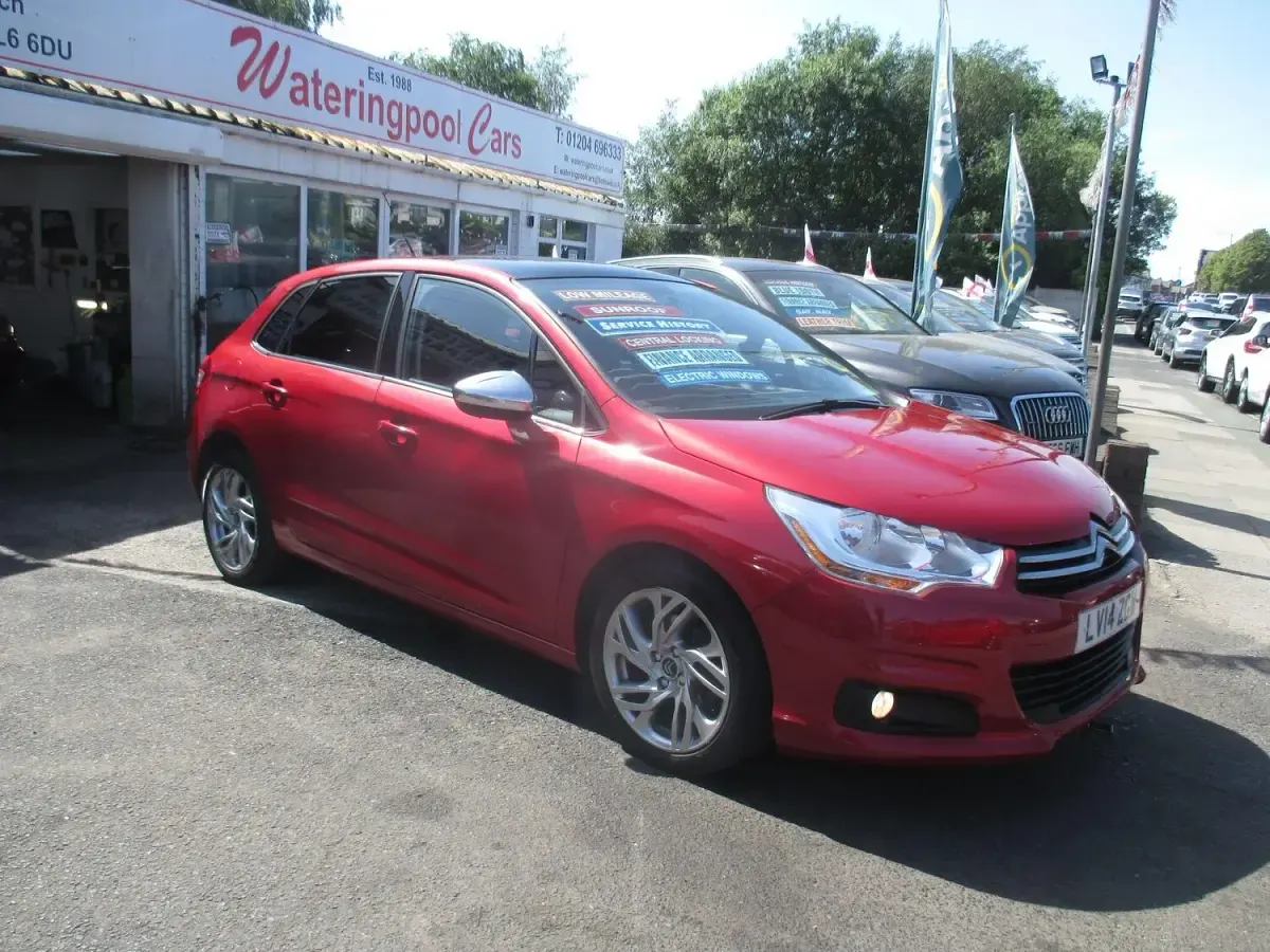 Used Citroën C4 SELECTION 120 HP (88 kW) 2014 Red Hatchback